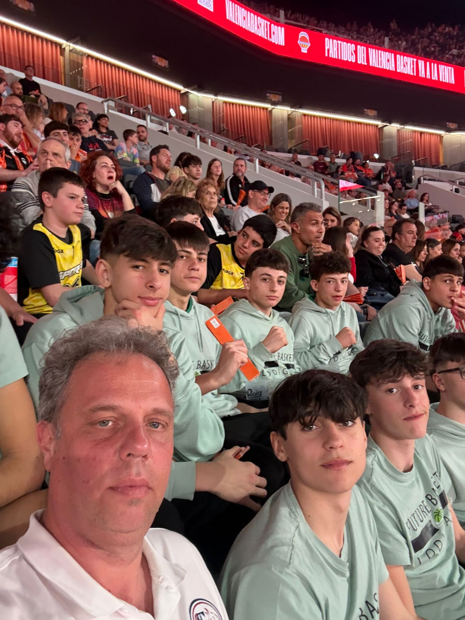 Future Basket Lodigiano viendo un partido de Valencia Basket